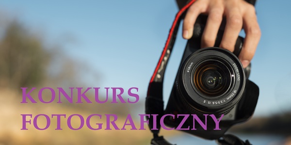 hand-holding-photo-camera2.jpg